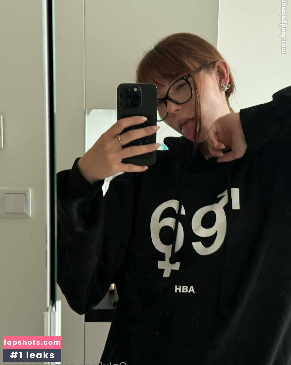 Makogirl Nude Leaks OnlyFans Photos #3 - LeakJerk