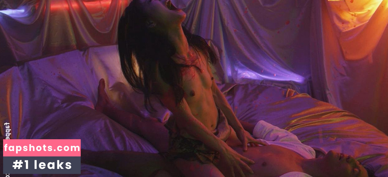 Makoto Togashi nude babe gallery