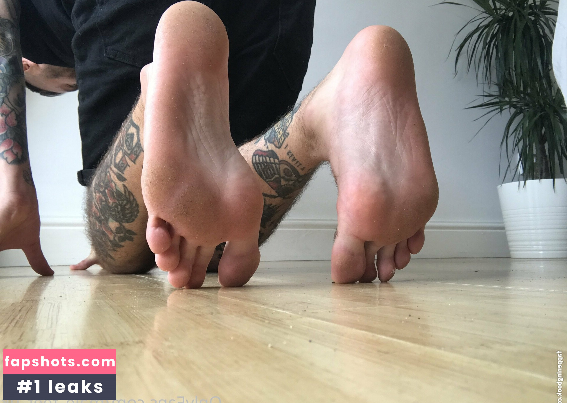 male_feet_uk gallery photo #3
