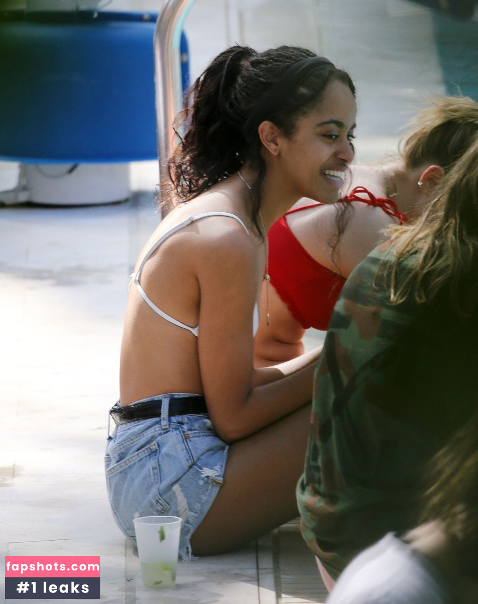 Malia Obama gallery photo #5