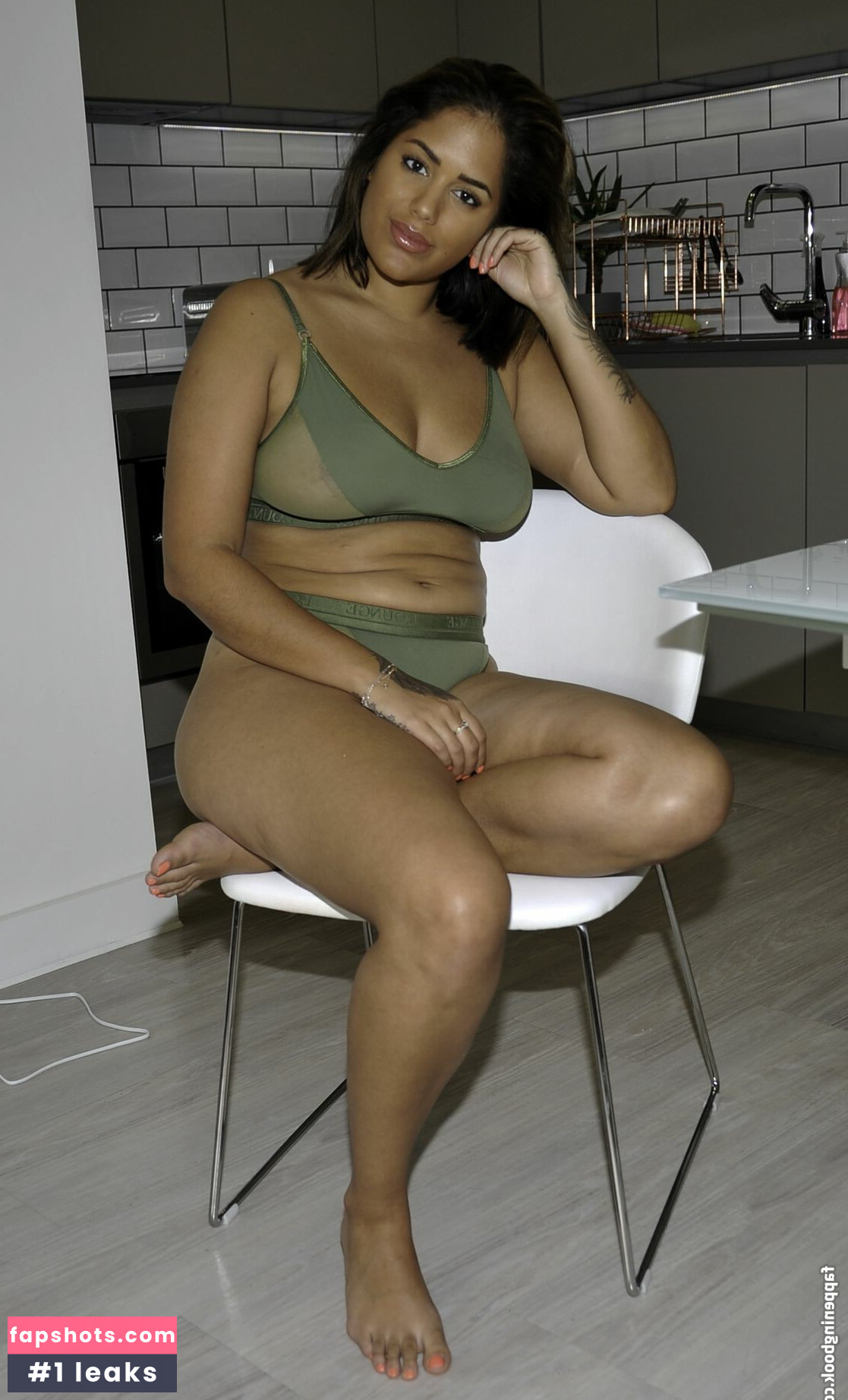 Malin Andersson gallery photo #17