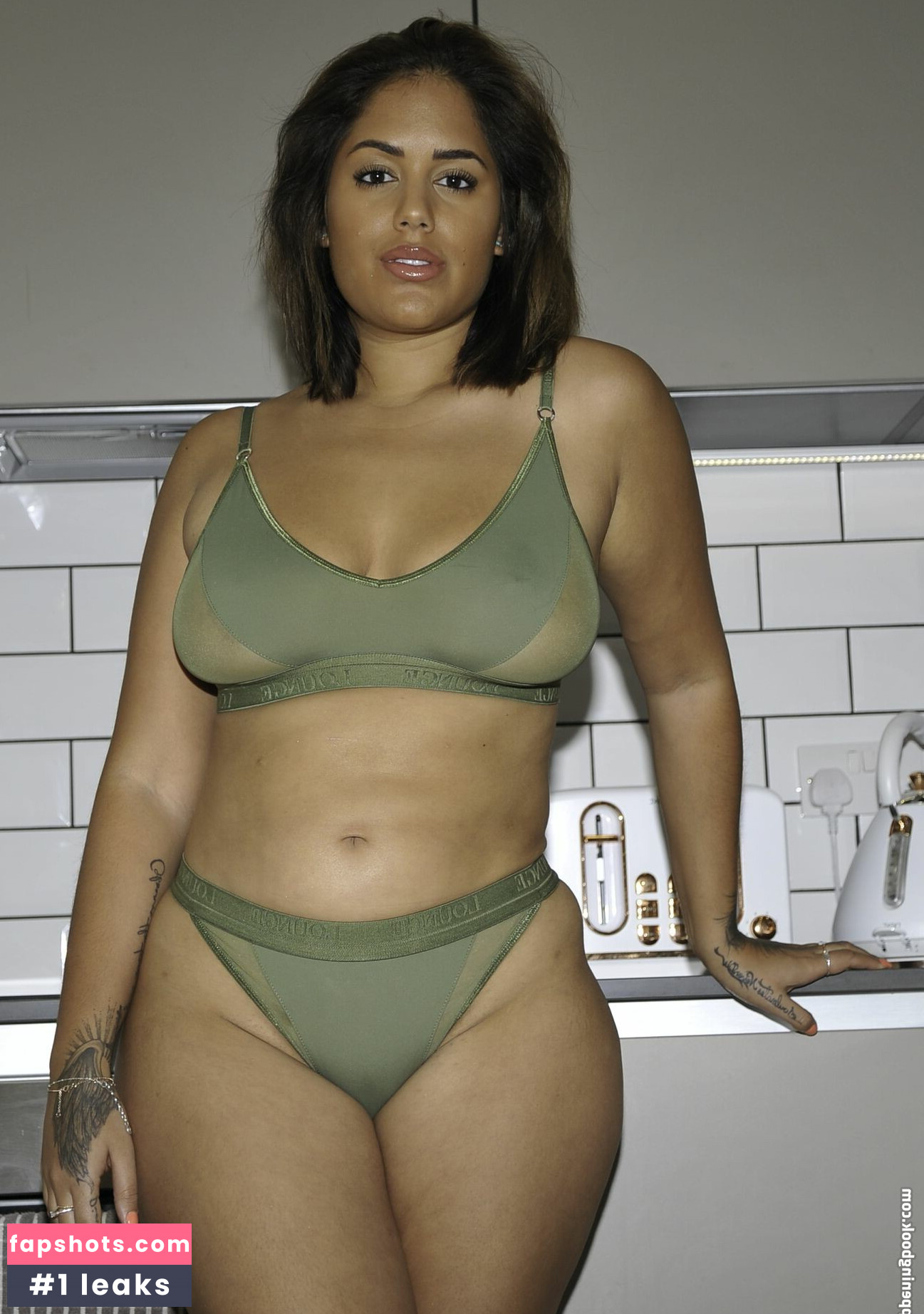 Malin Andersson gallery photo #27