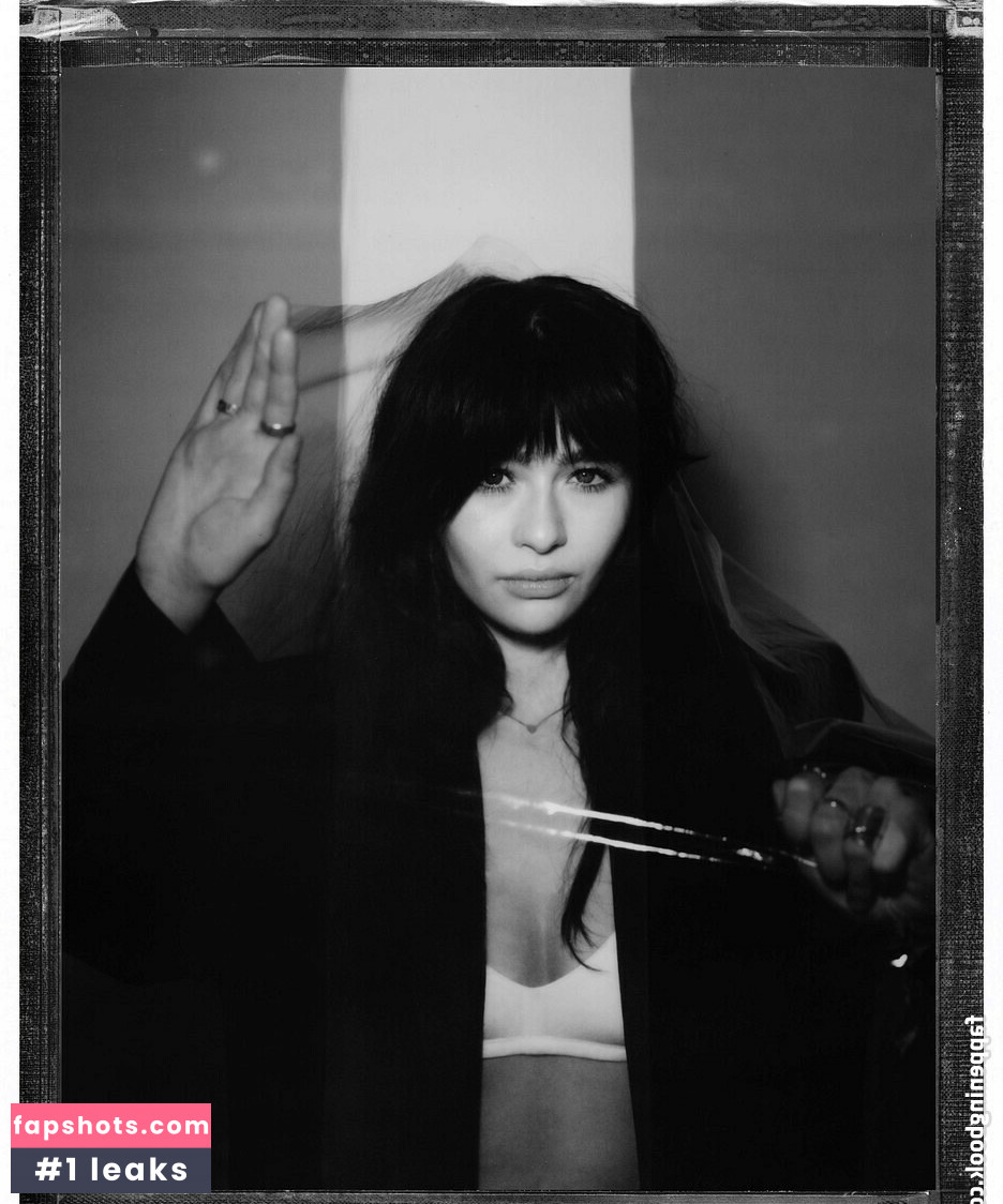 Malina Weissman gallery photo #18