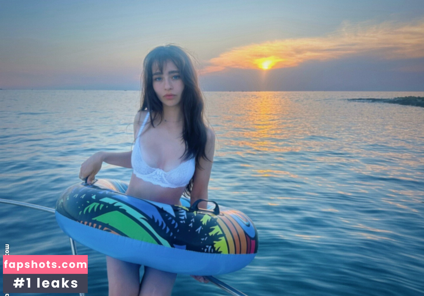 Malina Weissman gallery photo #4