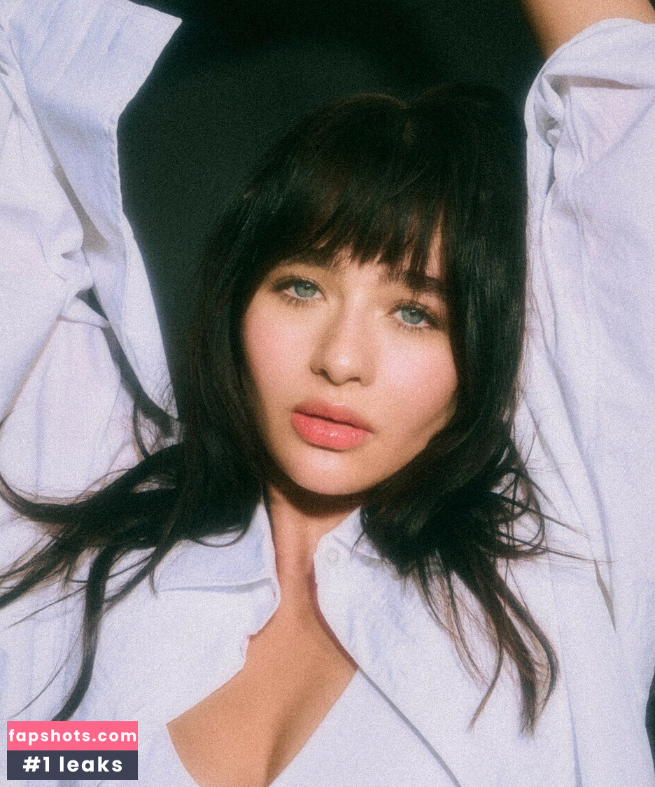 Malina Weissman gallery photo #35