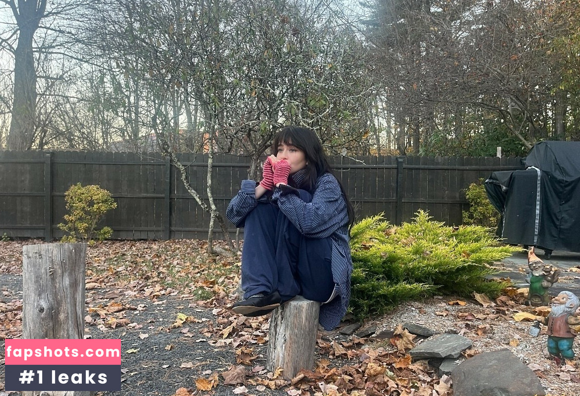 Malina Weissman gallery photo #40