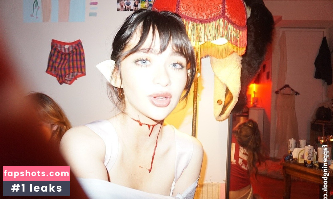 Malina Weissman gallery photo #42