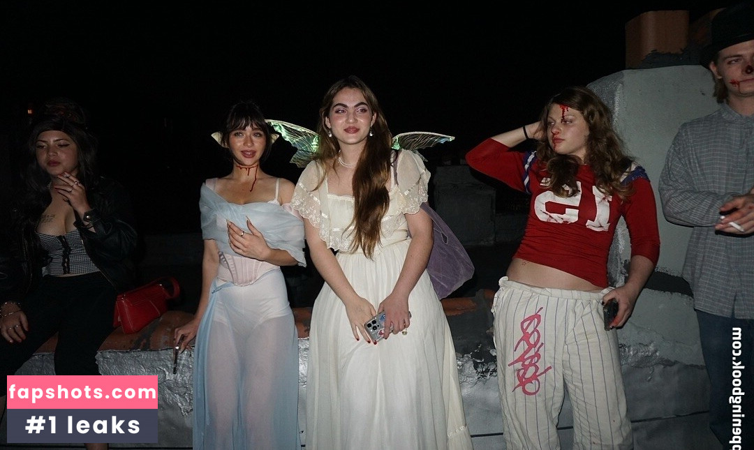 Malina Weissman gallery photo #43