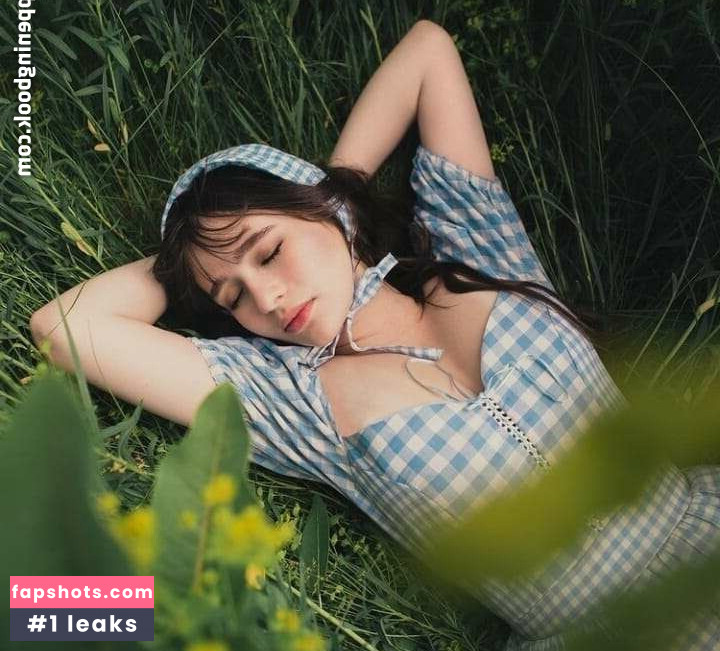 Malina Weissman gallery photo #84