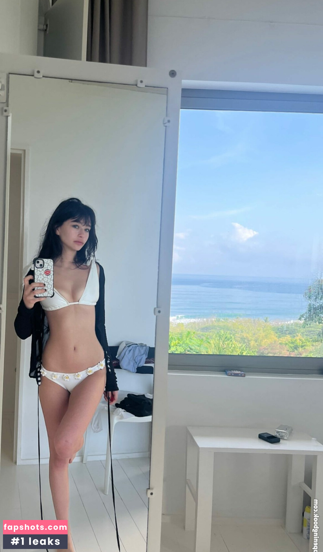 Malina Weissman gallery photo #86