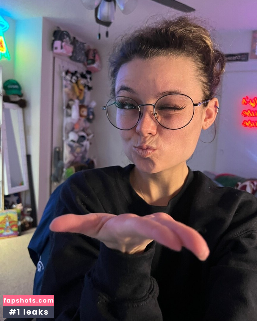 Mally_Mouse gallery photo #25