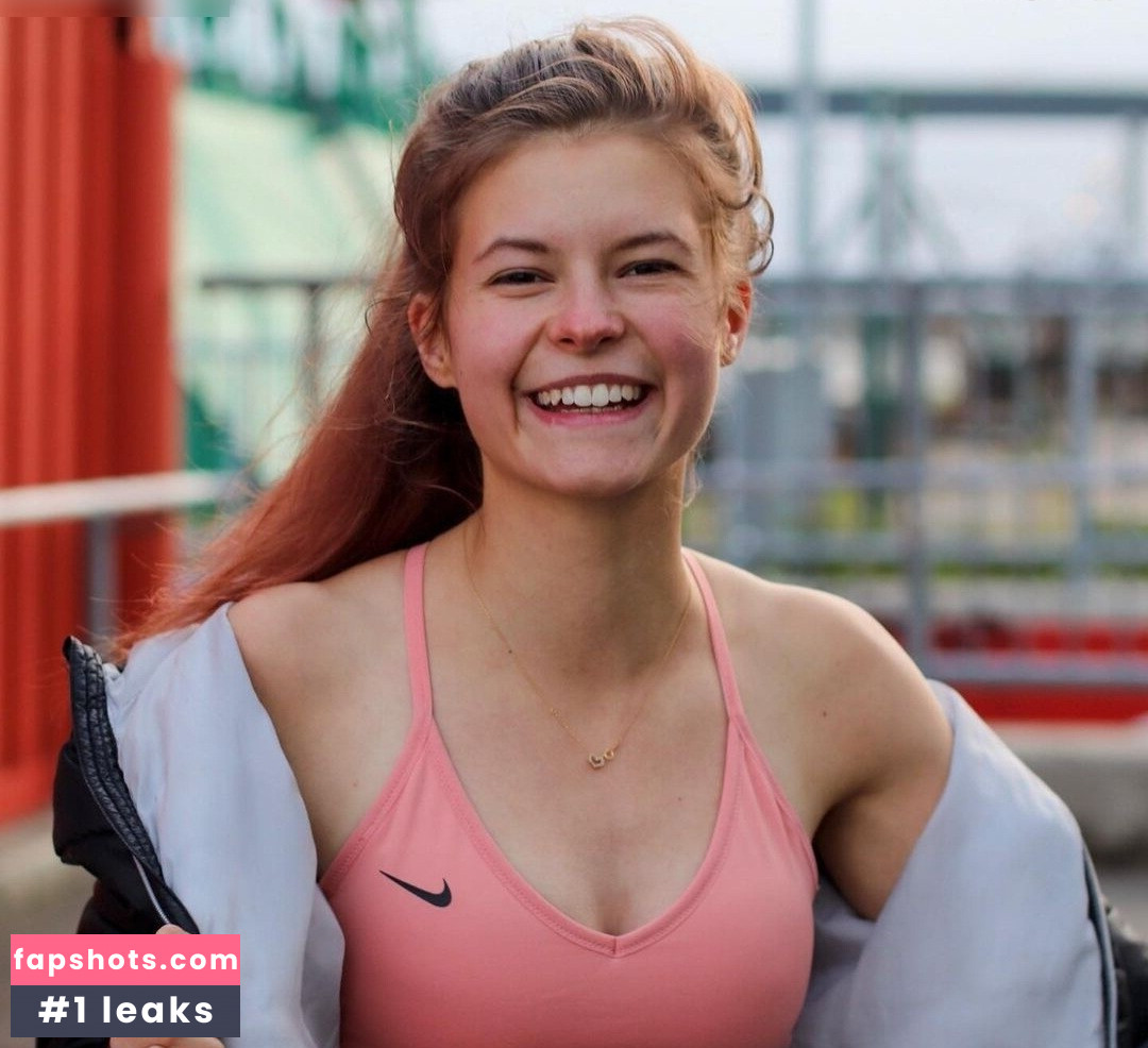 Mana Benya nude babe gallery