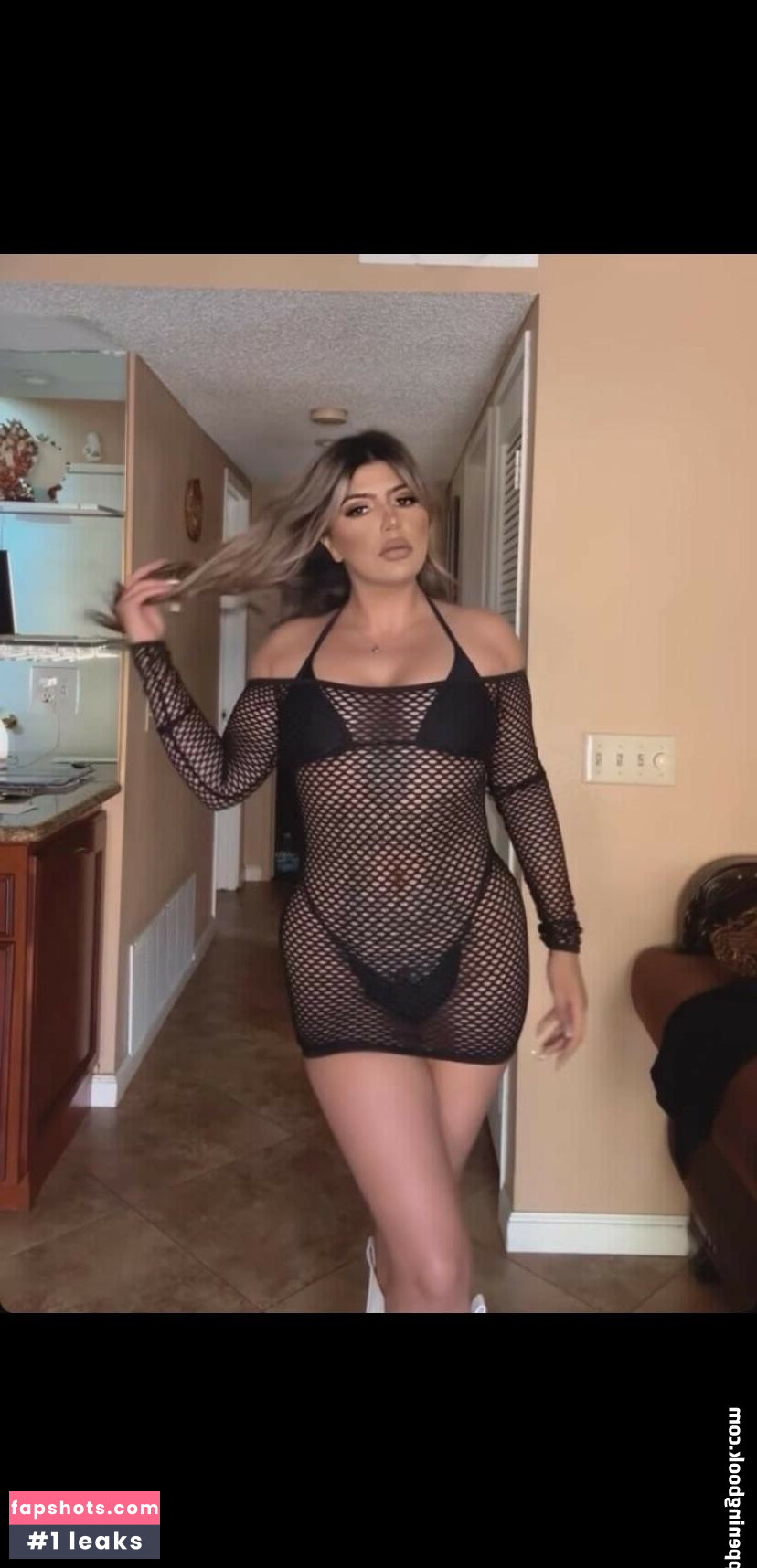 Mandi Awadis (@Mandiawadis) gallery photo #3