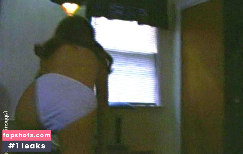 Mandy Leigh nude babe gallery