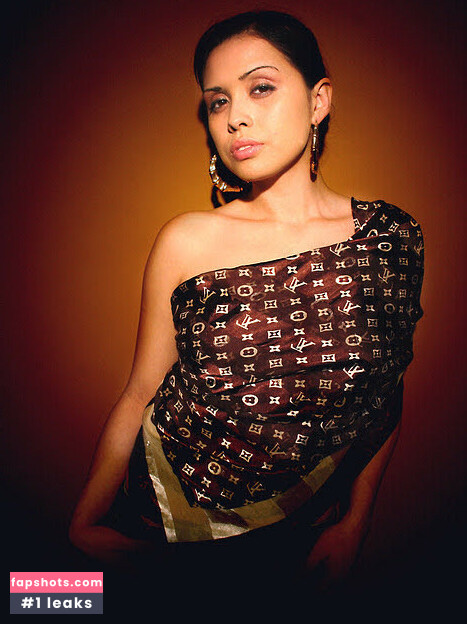 MandyMctitties nude babe gallery