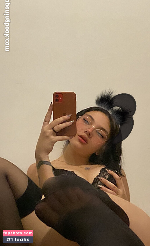 Manoela Esposito nude babe gallery