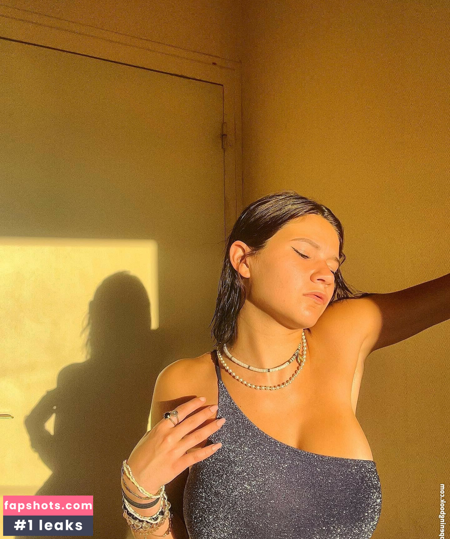 Manon_chrd gallery photo #22