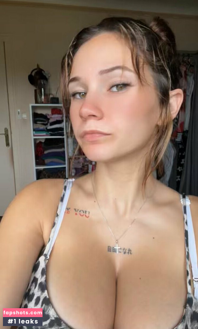 Manon_chrd gallery photo #10