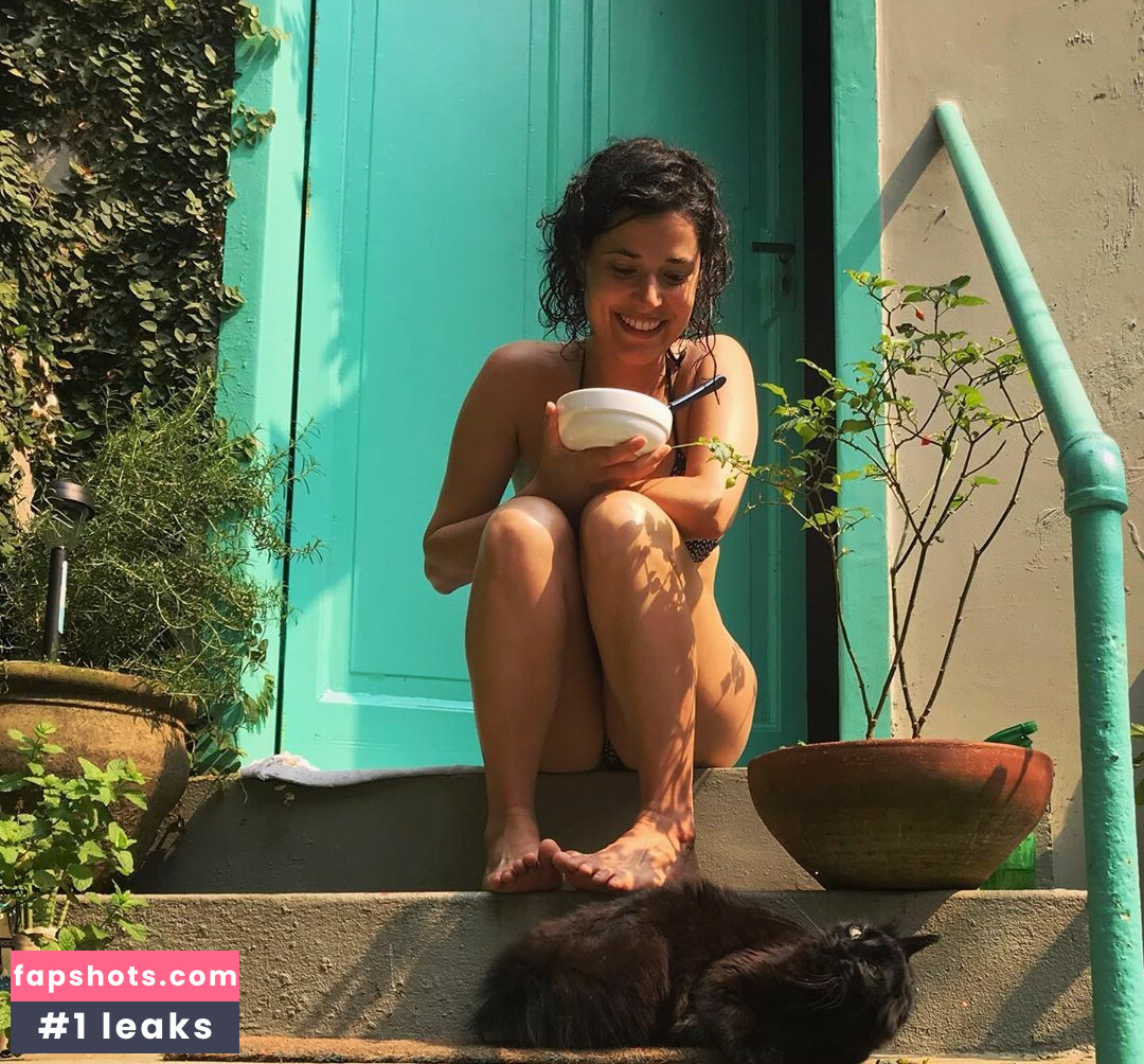 Manuela Do Monte nude babe gallery