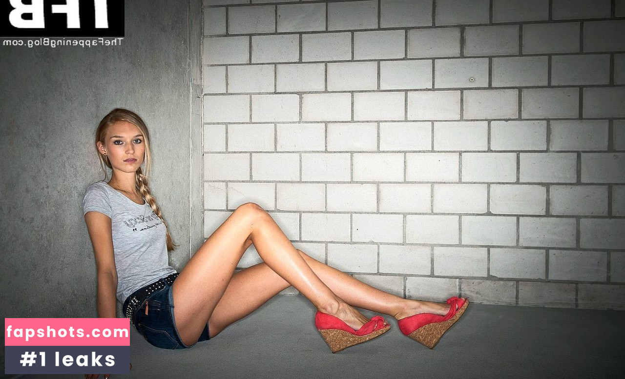 Manuela Frey gallery photo #2