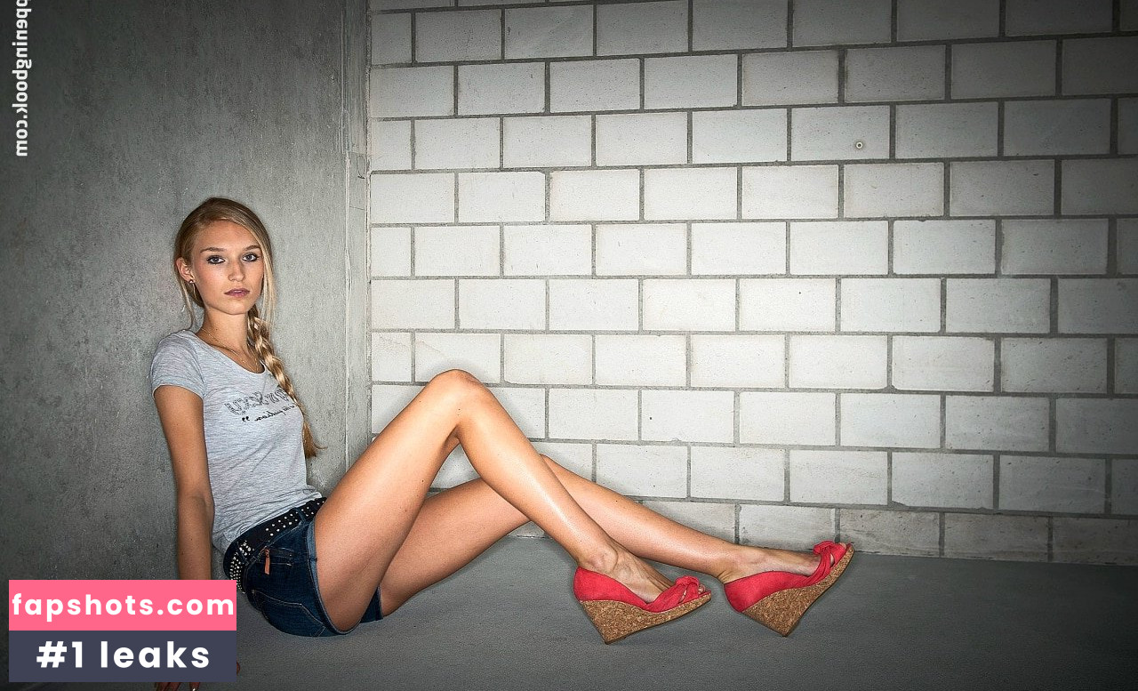 Manuela Frey gallery photo #6