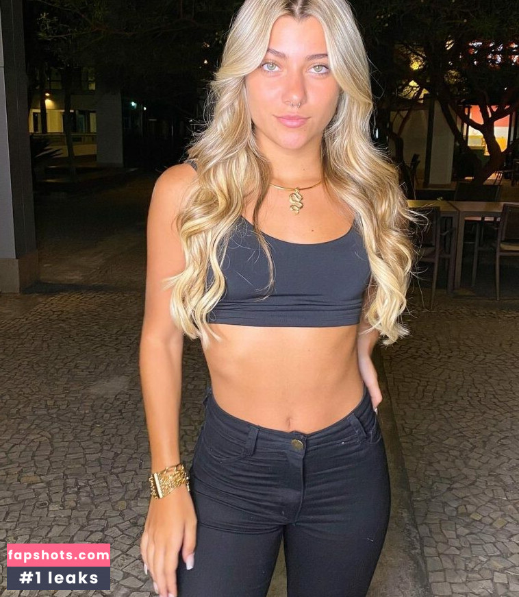 Manuela Vagueiro gallery photo #19