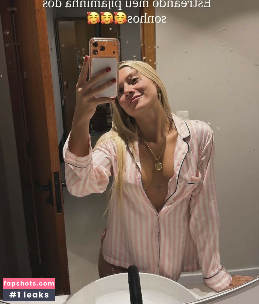 Manuela Vagueiro gallery photo #3