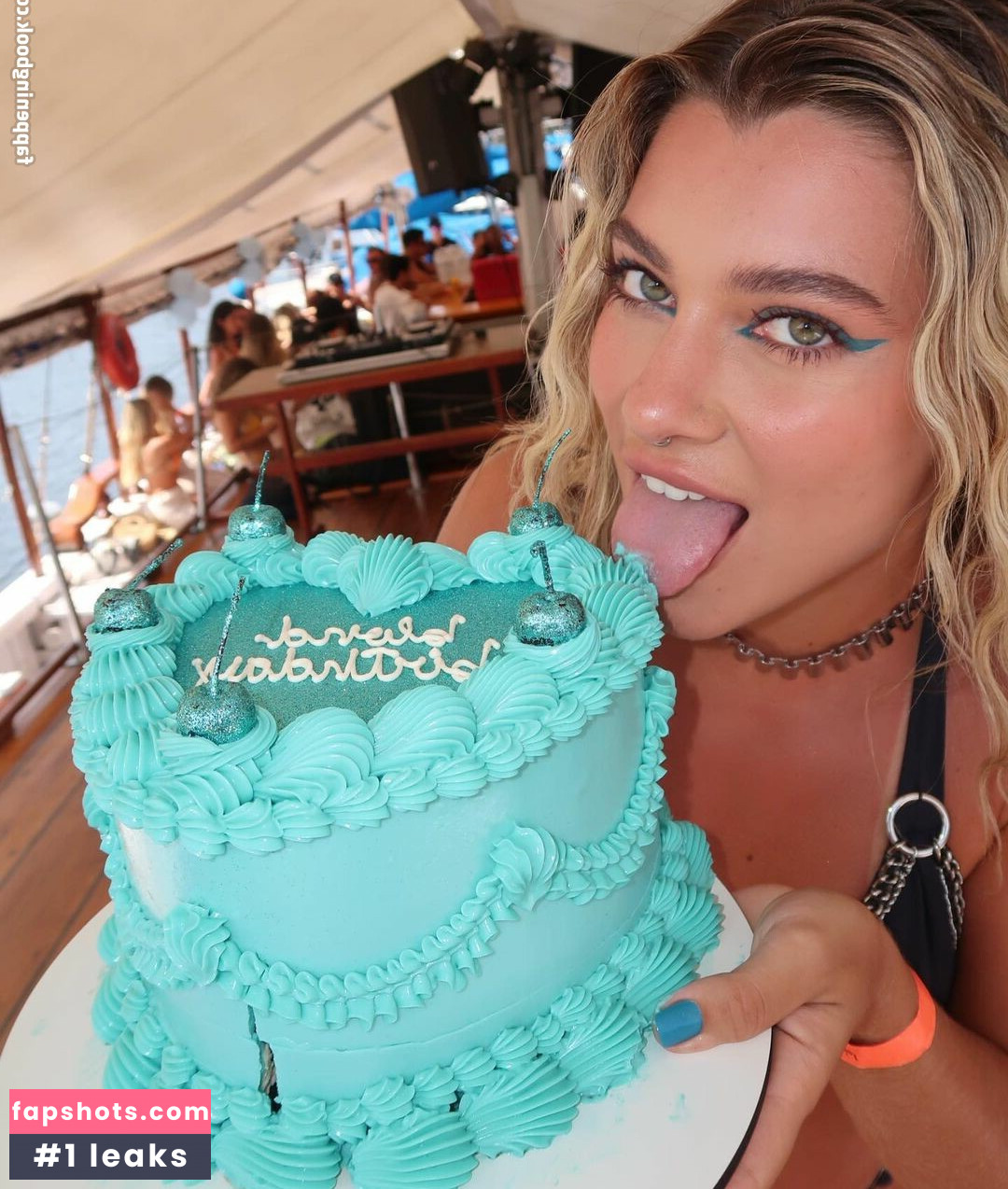 Manuela Vagueiro gallery photo #35