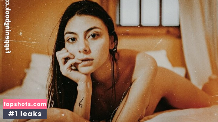 Manuela Velez gallery photo #5