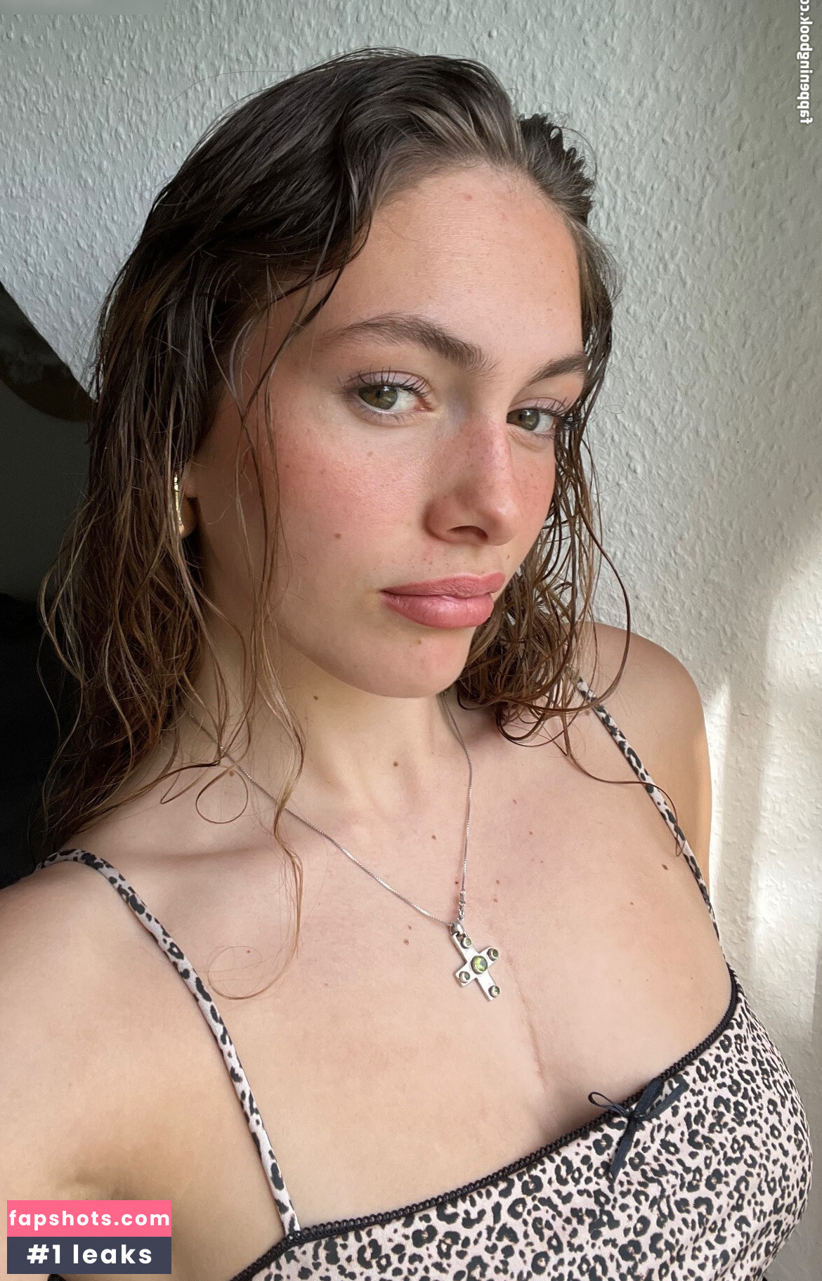 Mara Hülbach gallery photo #21