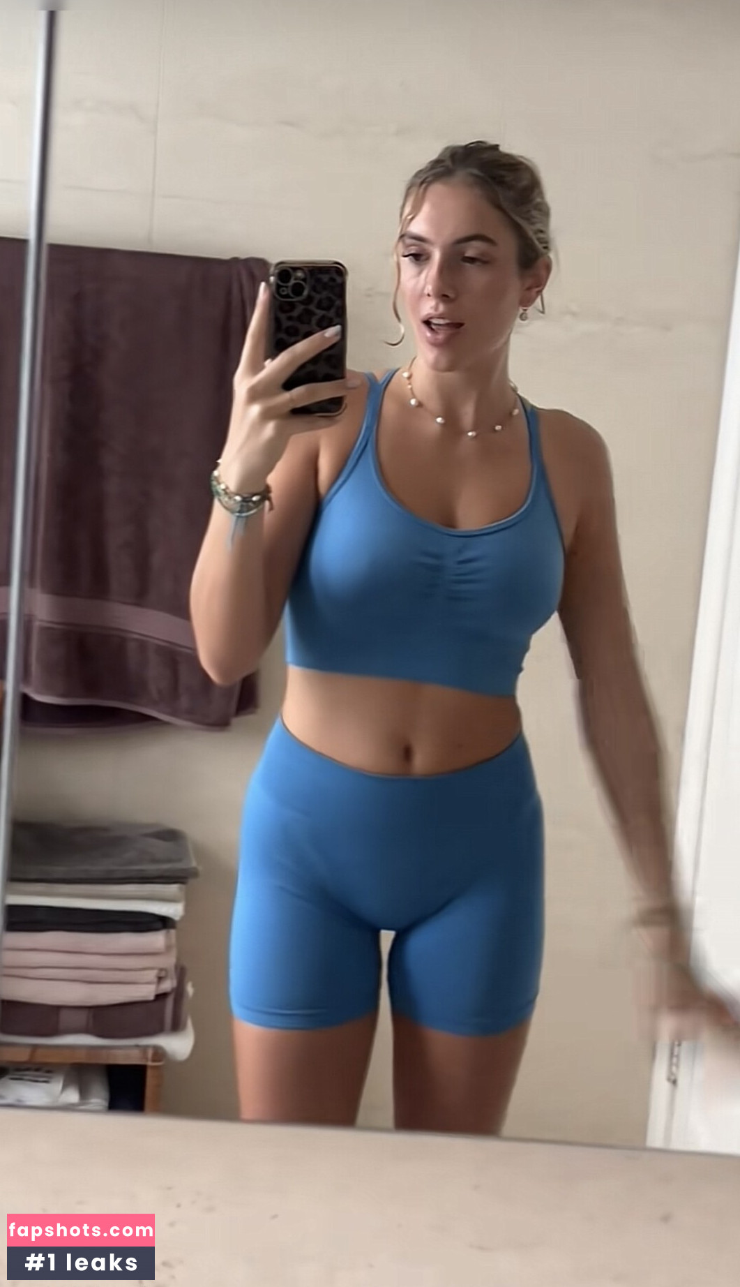 Mara Hülbach gallery photo #7