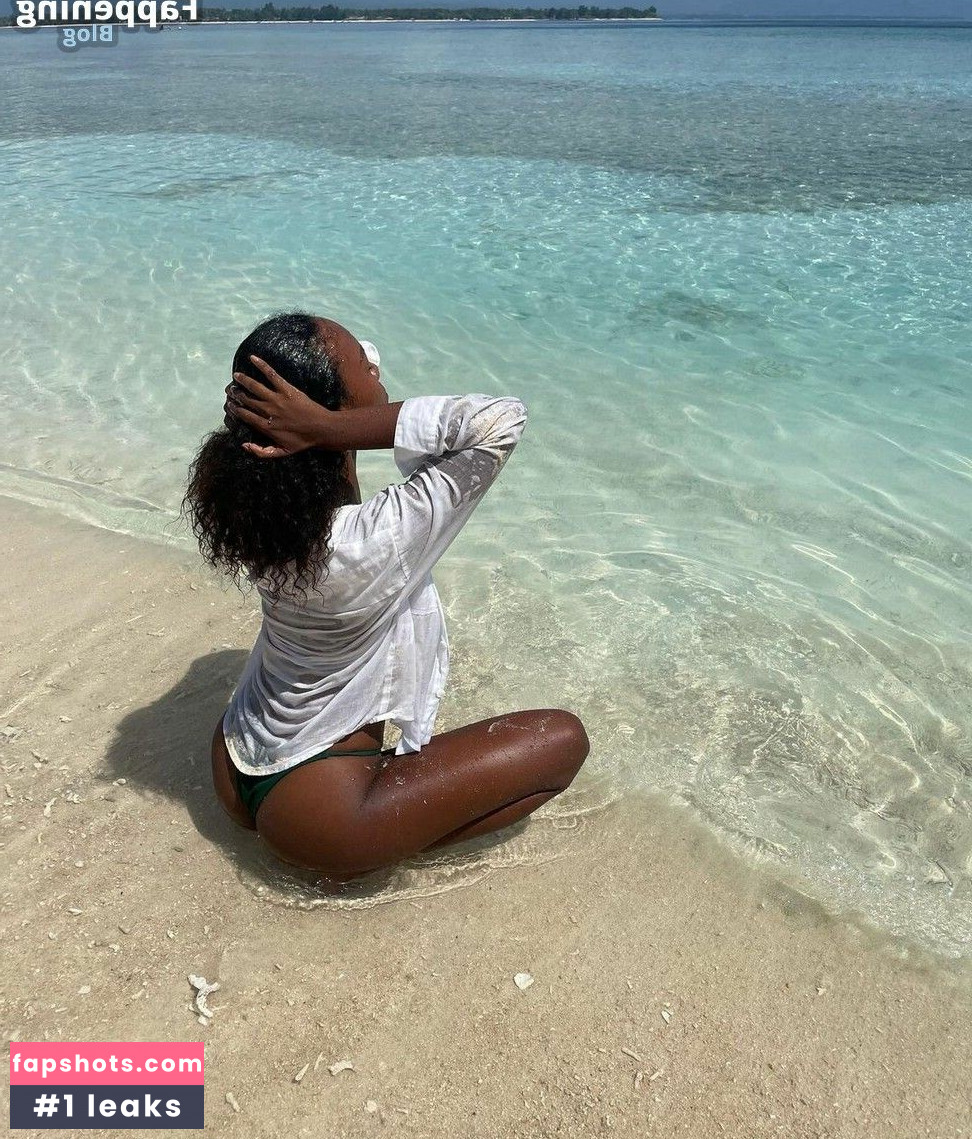 Mara Smith gallery photo #2