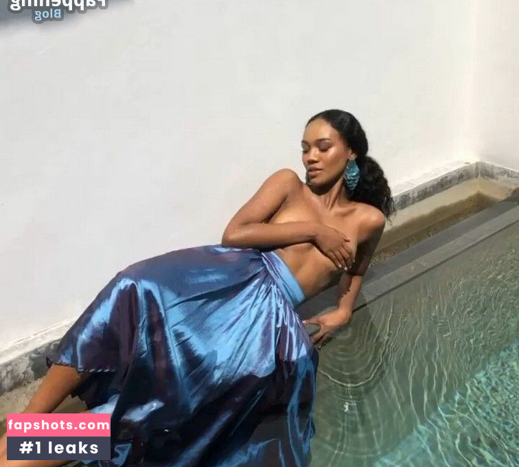 Mara Smith gallery photo #20