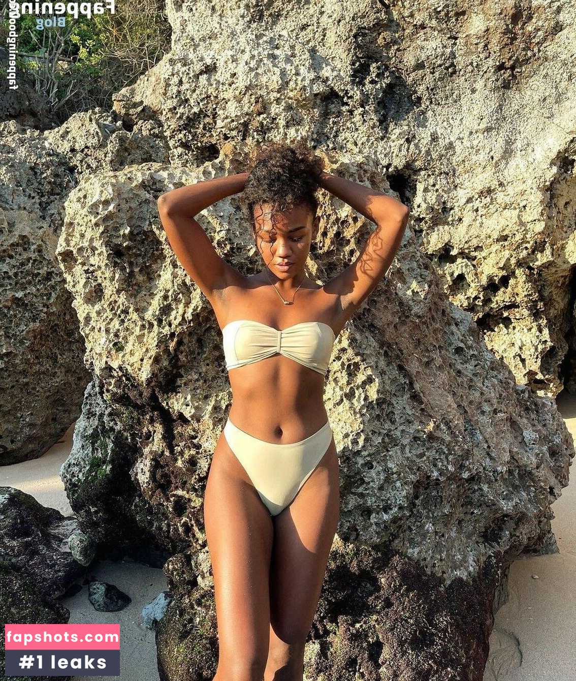 Mara Smith gallery photo #33