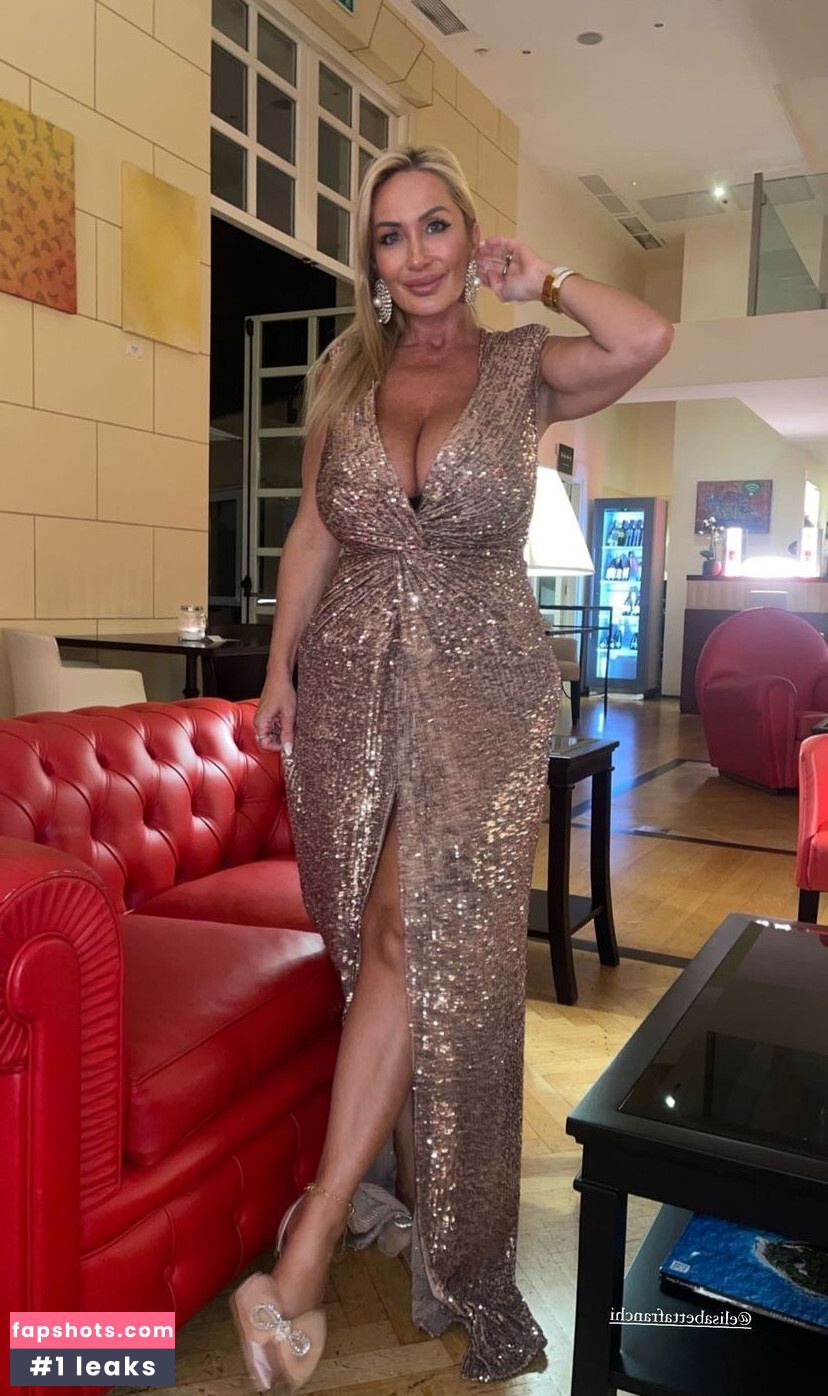 Mara Traversi gallery photo #12