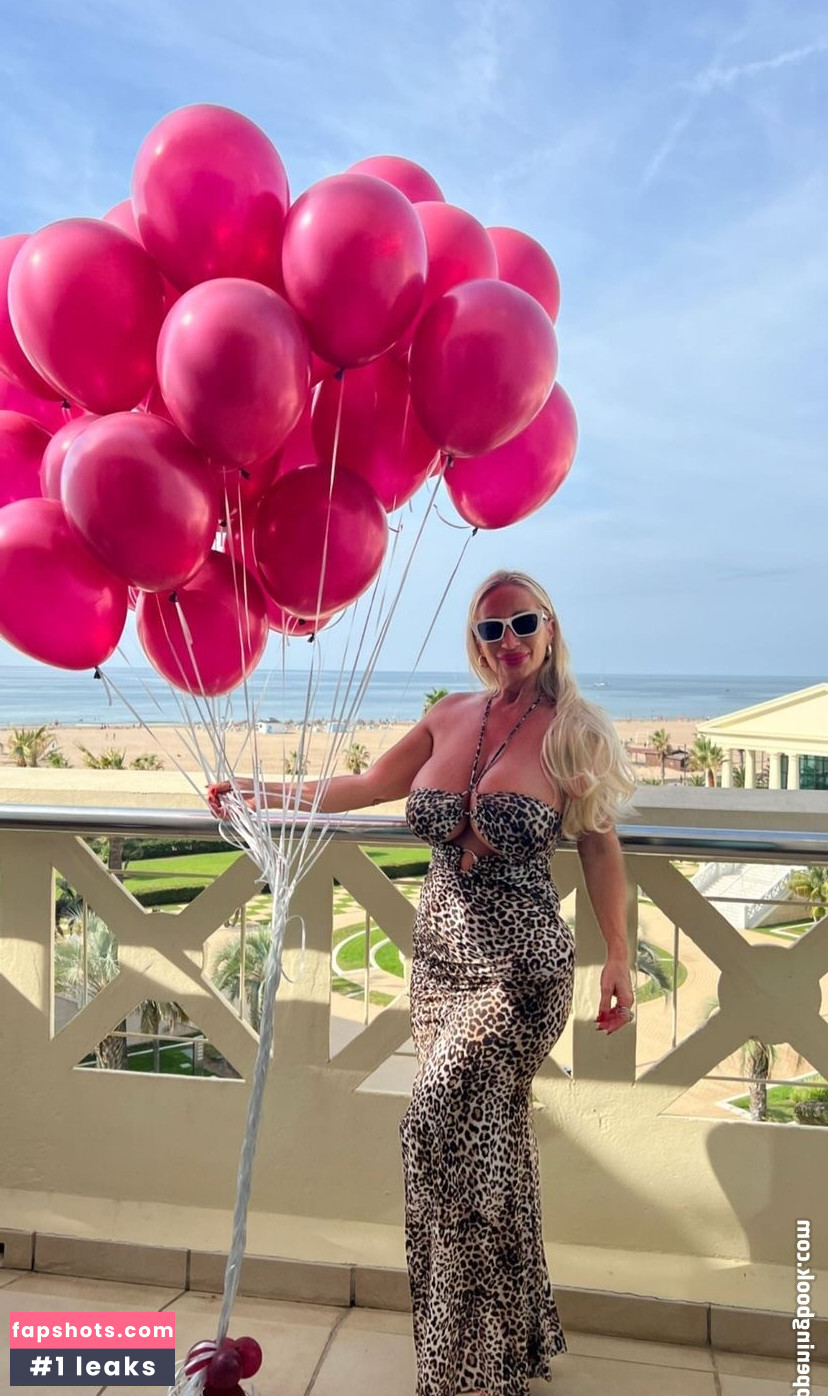 Mara Traversi gallery photo #26