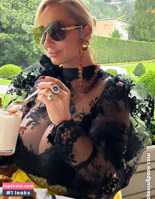 Mara Traversi gallery photo #28