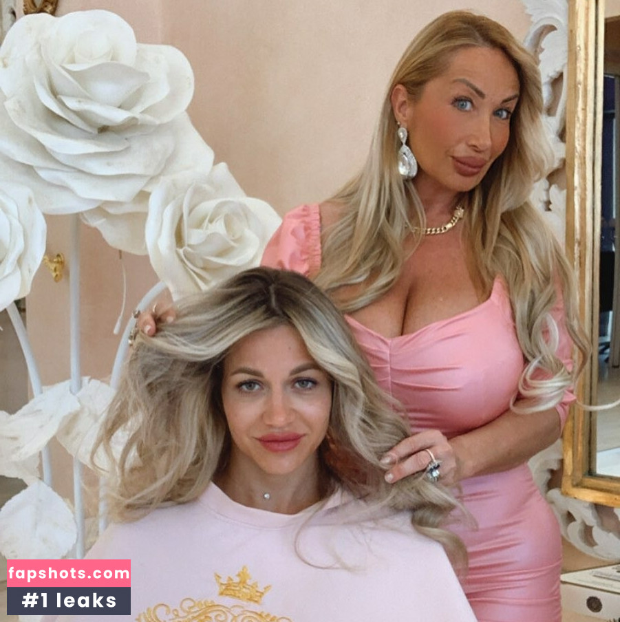 Mara Traversi gallery photo #40