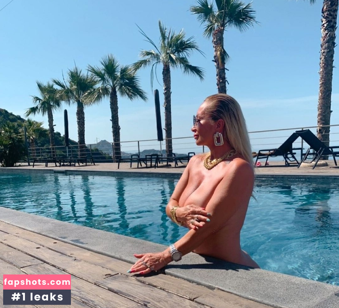 Mara Traversi gallery photo #41