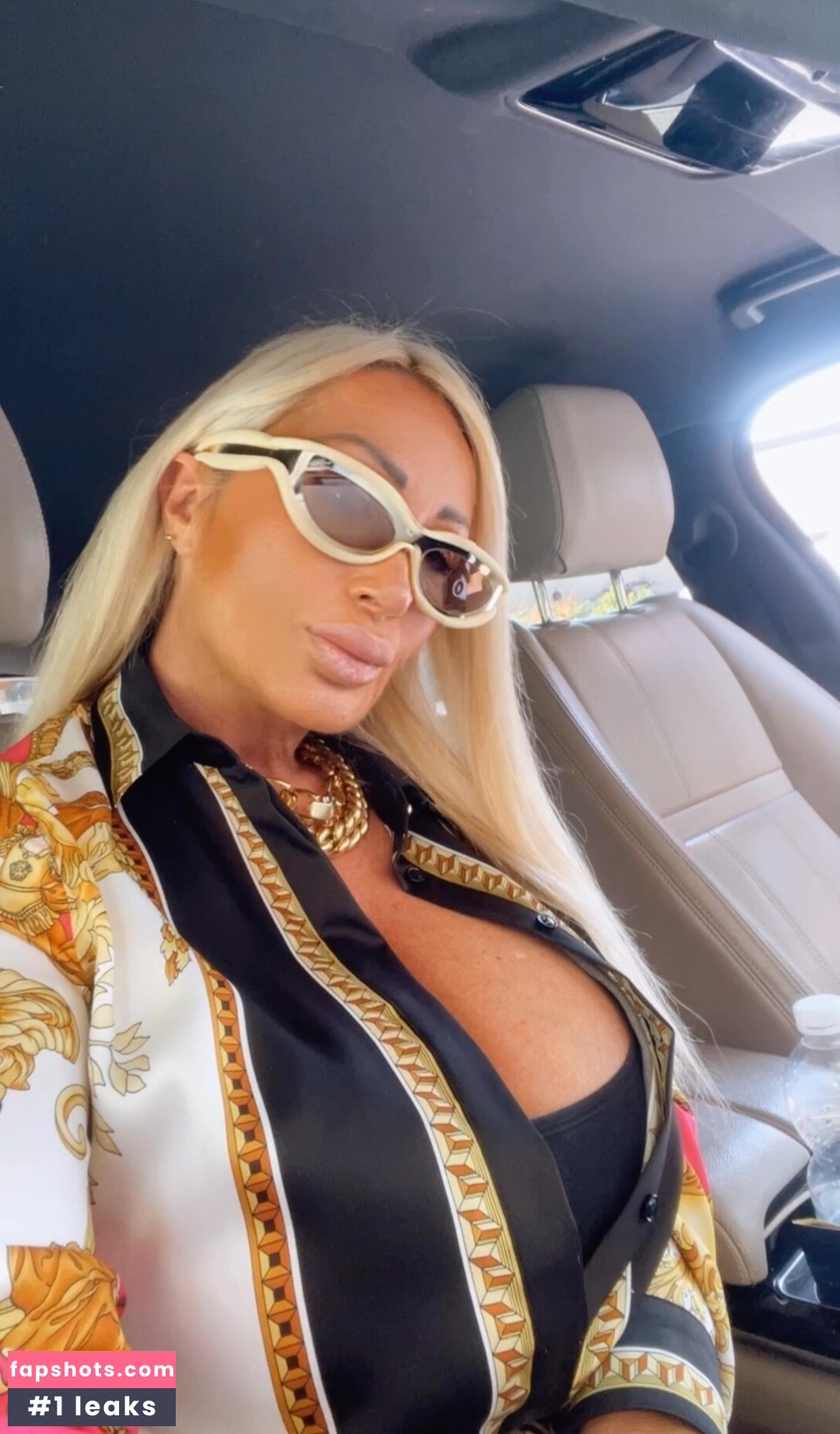 Mara Traversi gallery photo #45