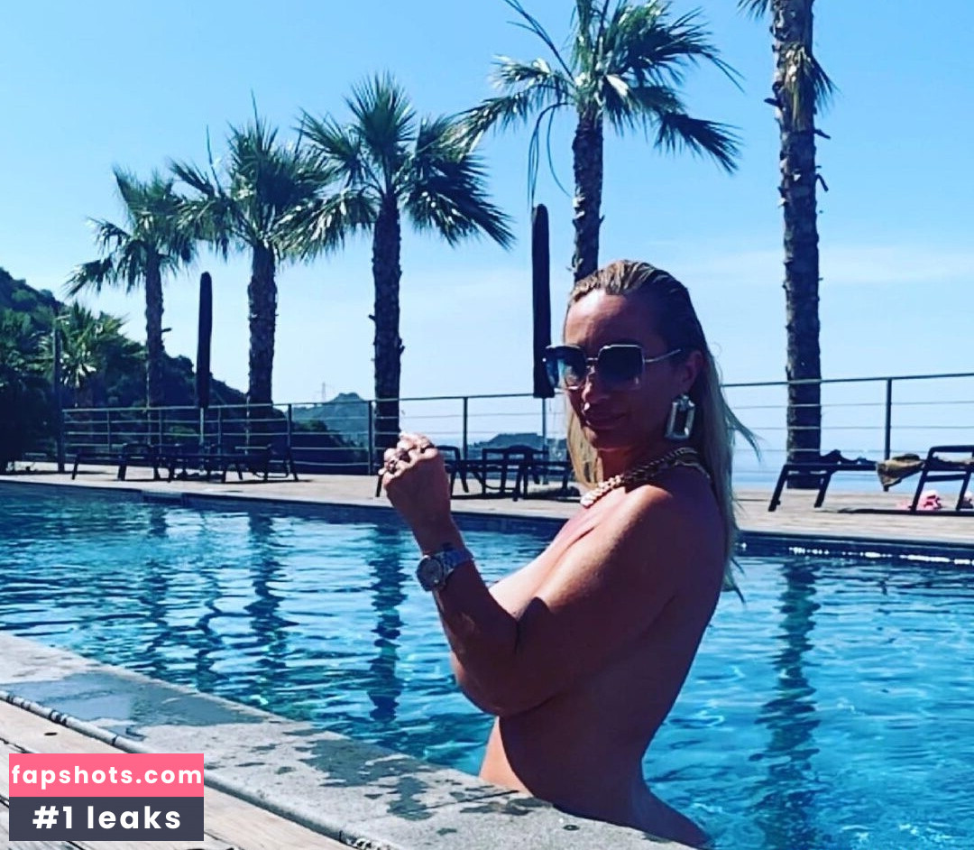 Mara Traversi gallery photo #58