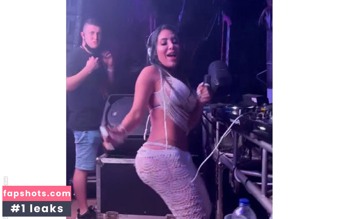 Marcela Reyes gallery photo #4