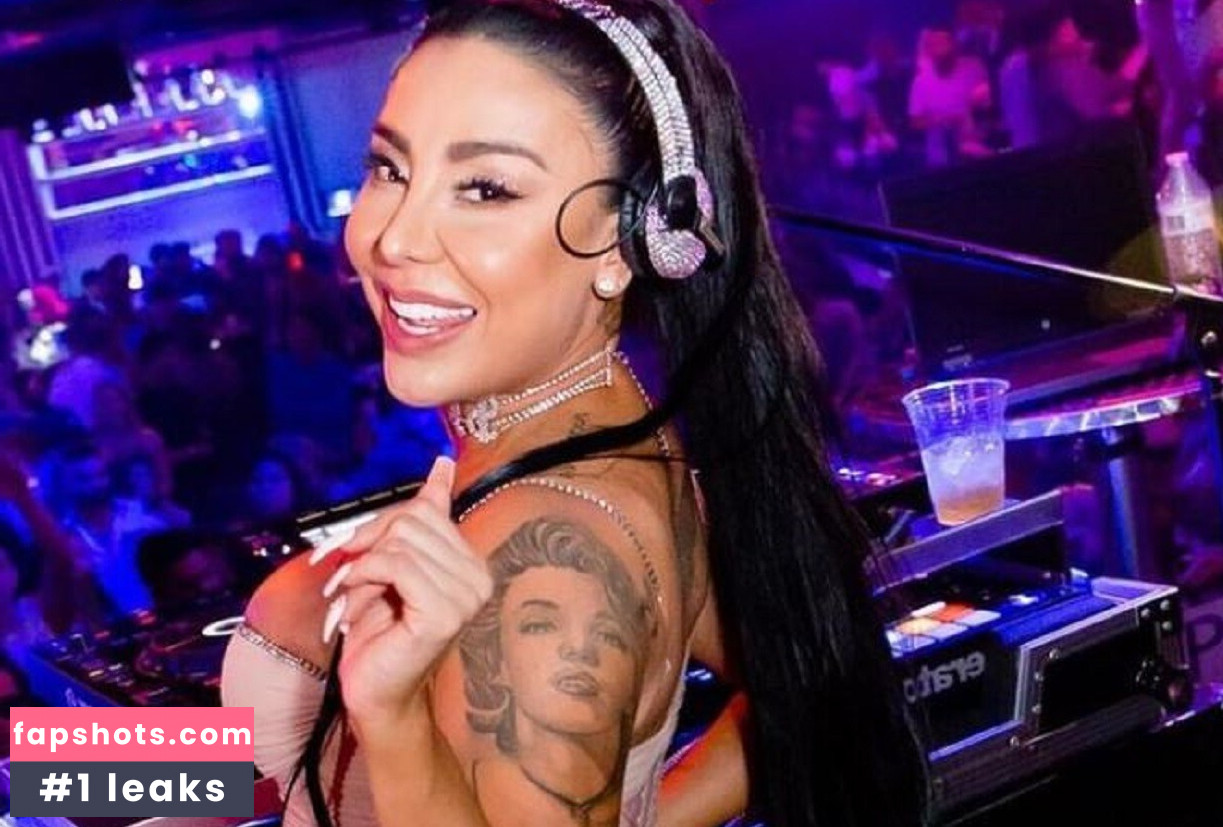 Marcela Reyes gallery photo #8