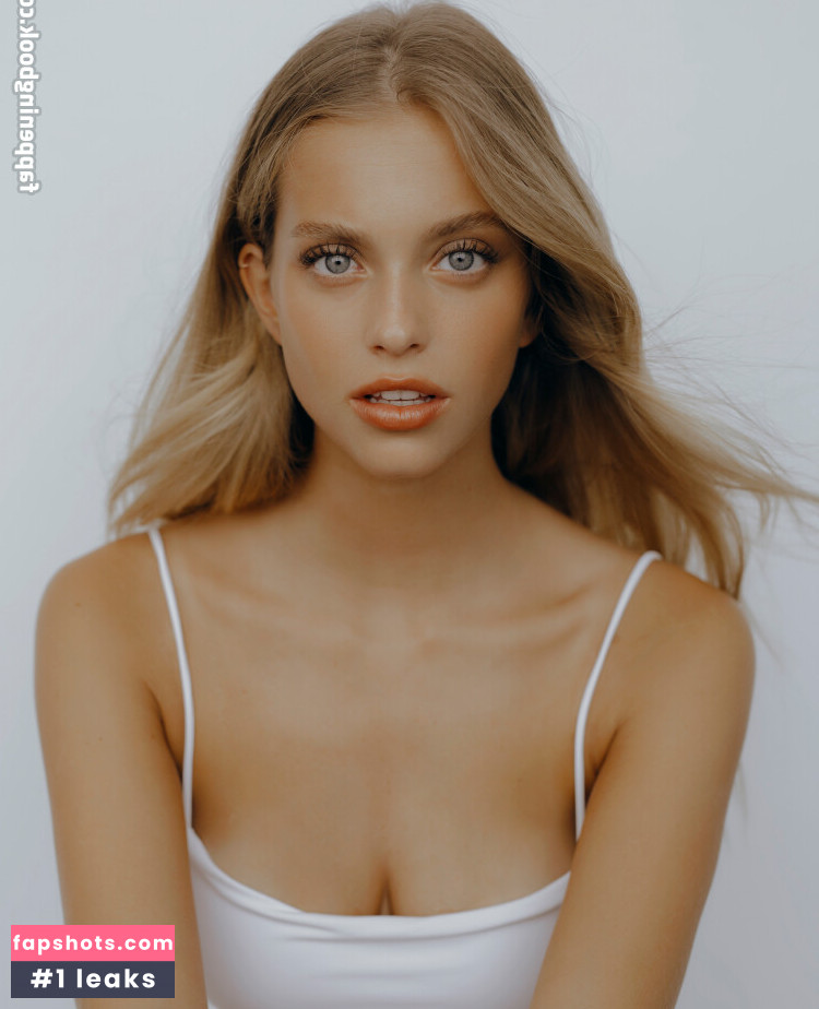 Margarida Corceiro gallery photo #18