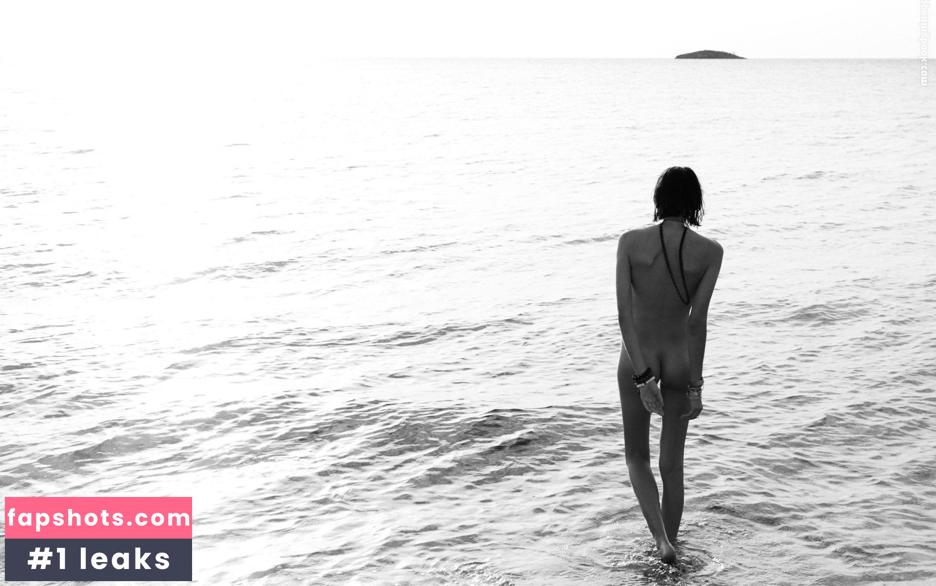 Margaux Brooke gallery photo #16