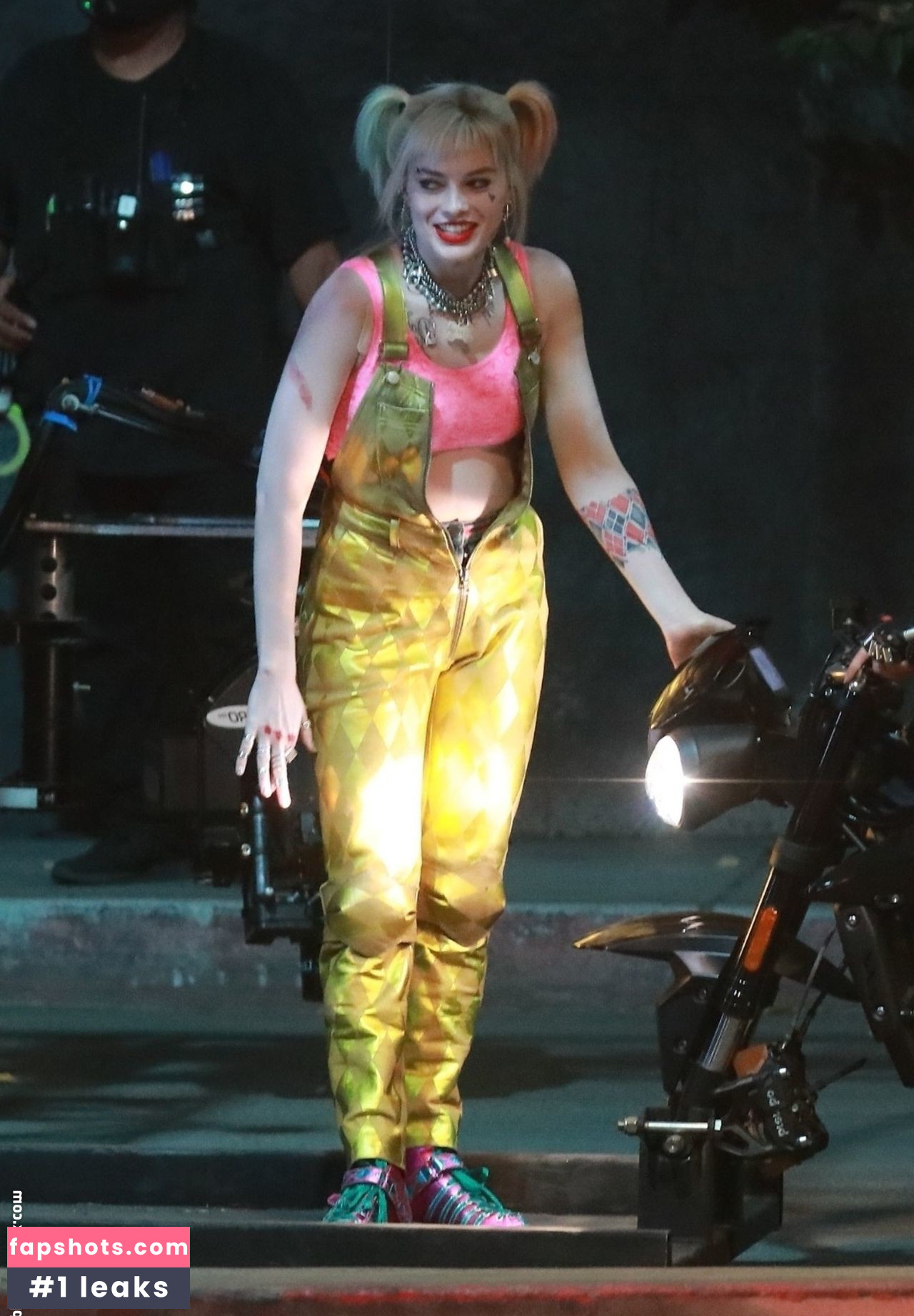 Margot Robbie gallery photo #956