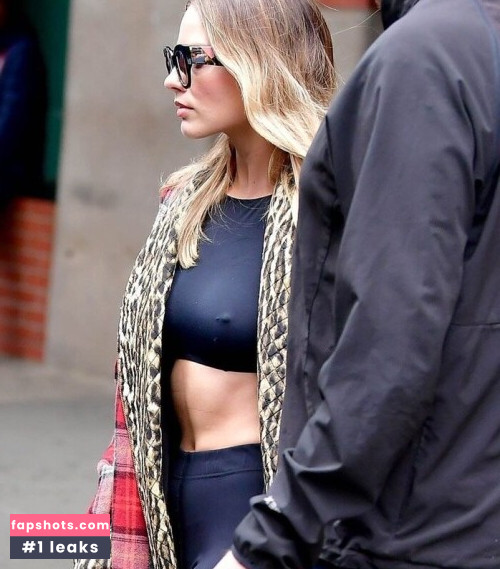 Margot Robbie gallery photo #748