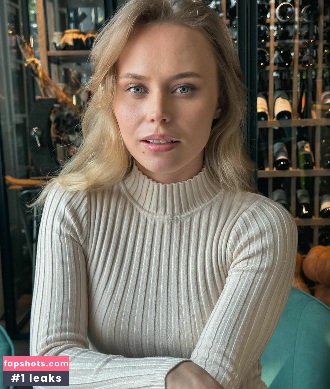 Mari Moore gallery photo #12