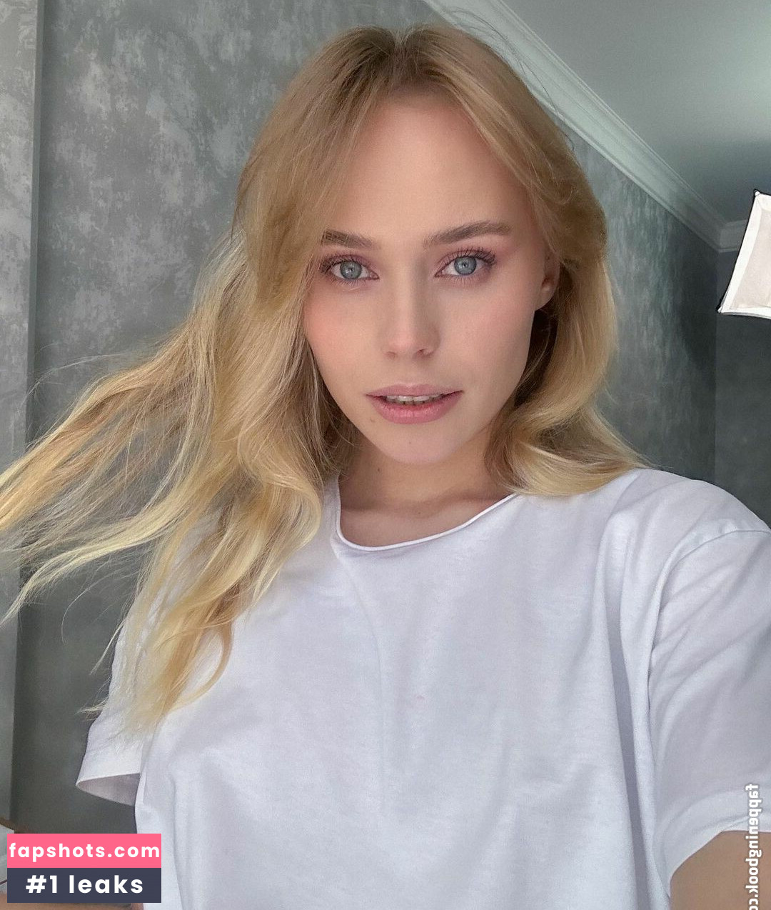 Mari Moore gallery photo #9