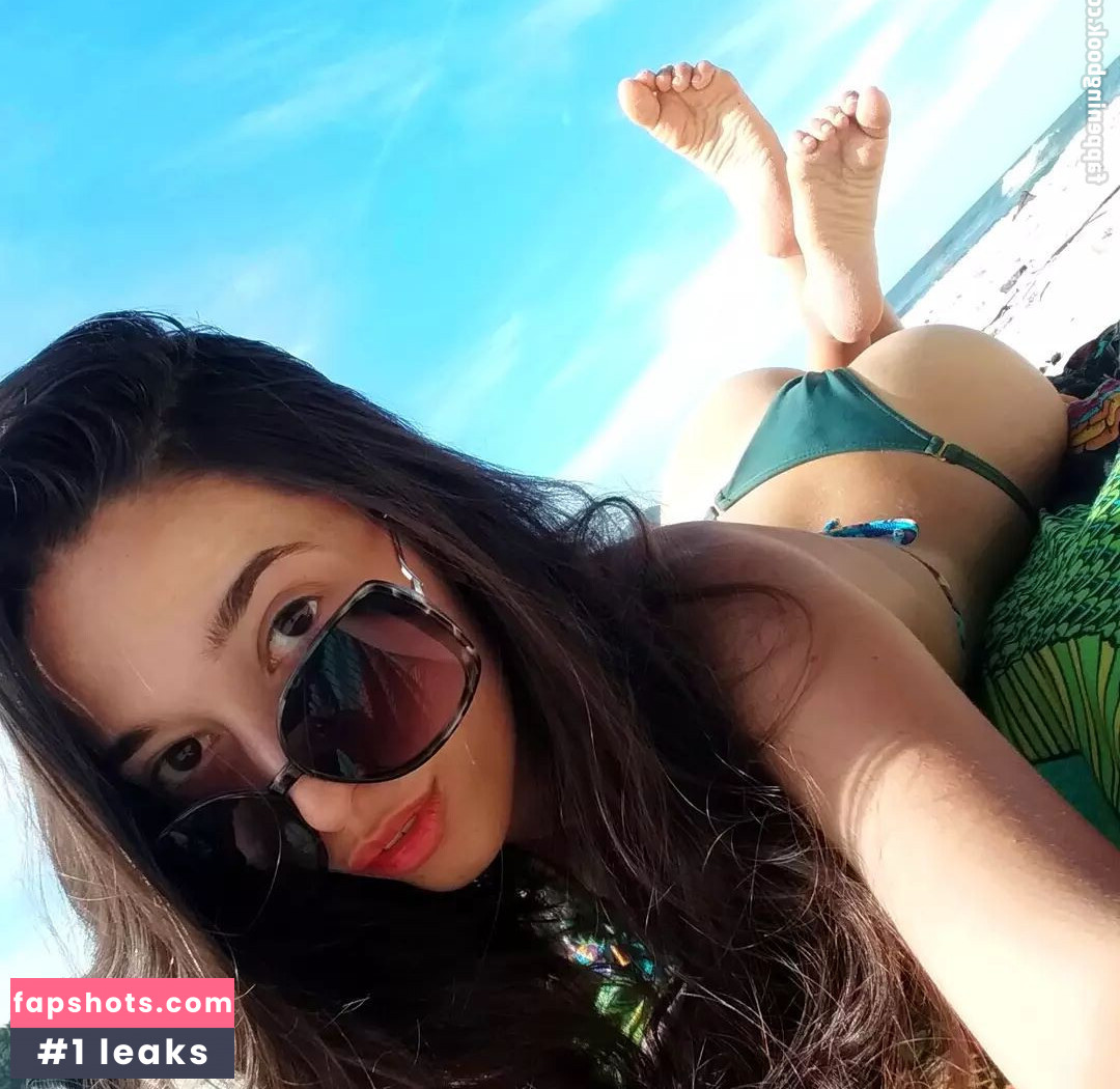 Mari Morales nude babe gallery